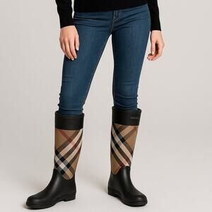 BRAND NEW BURBERRY RAIN BOOTS IN BOX SZ 37